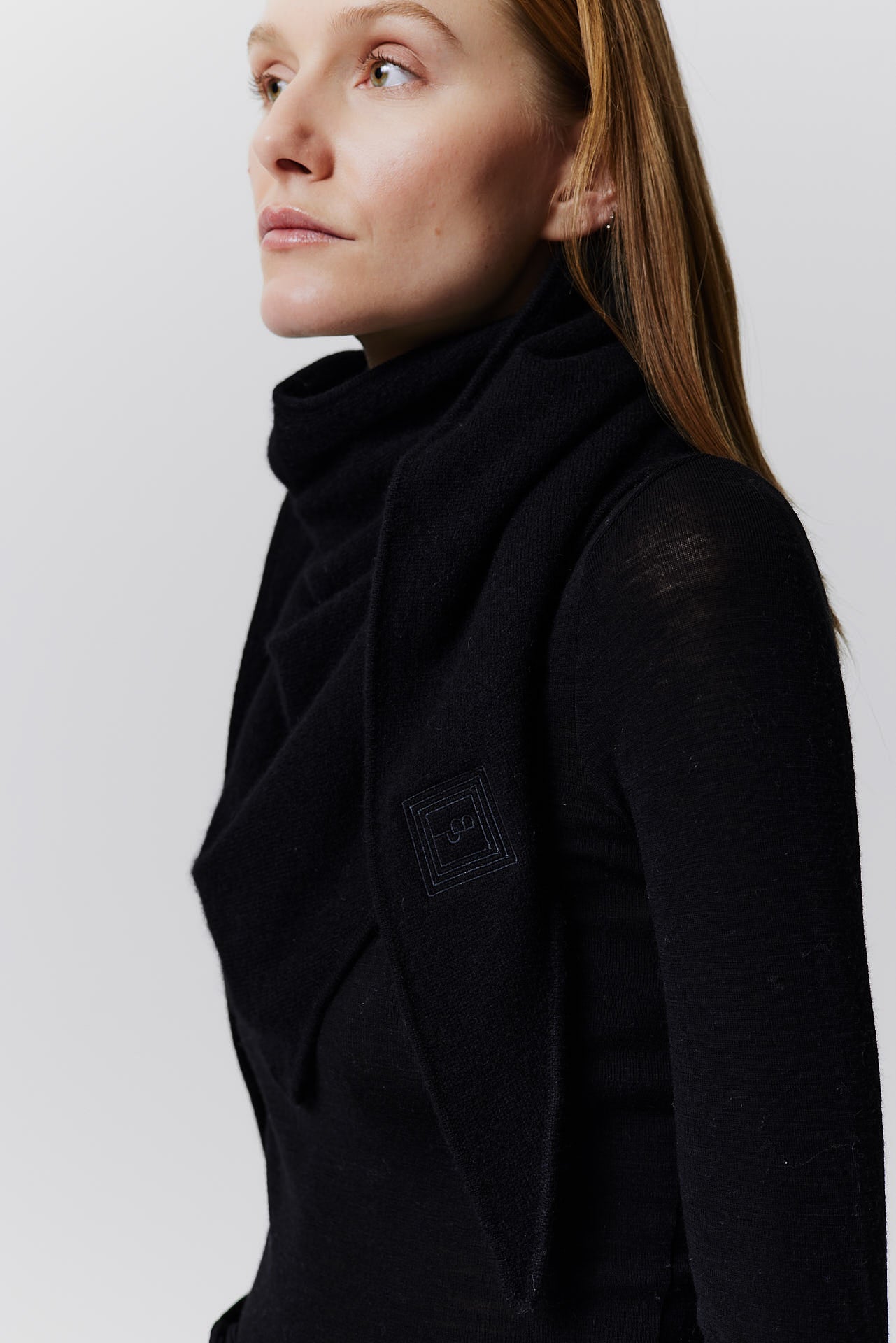 Cashmere Triangle Fine Knit Black