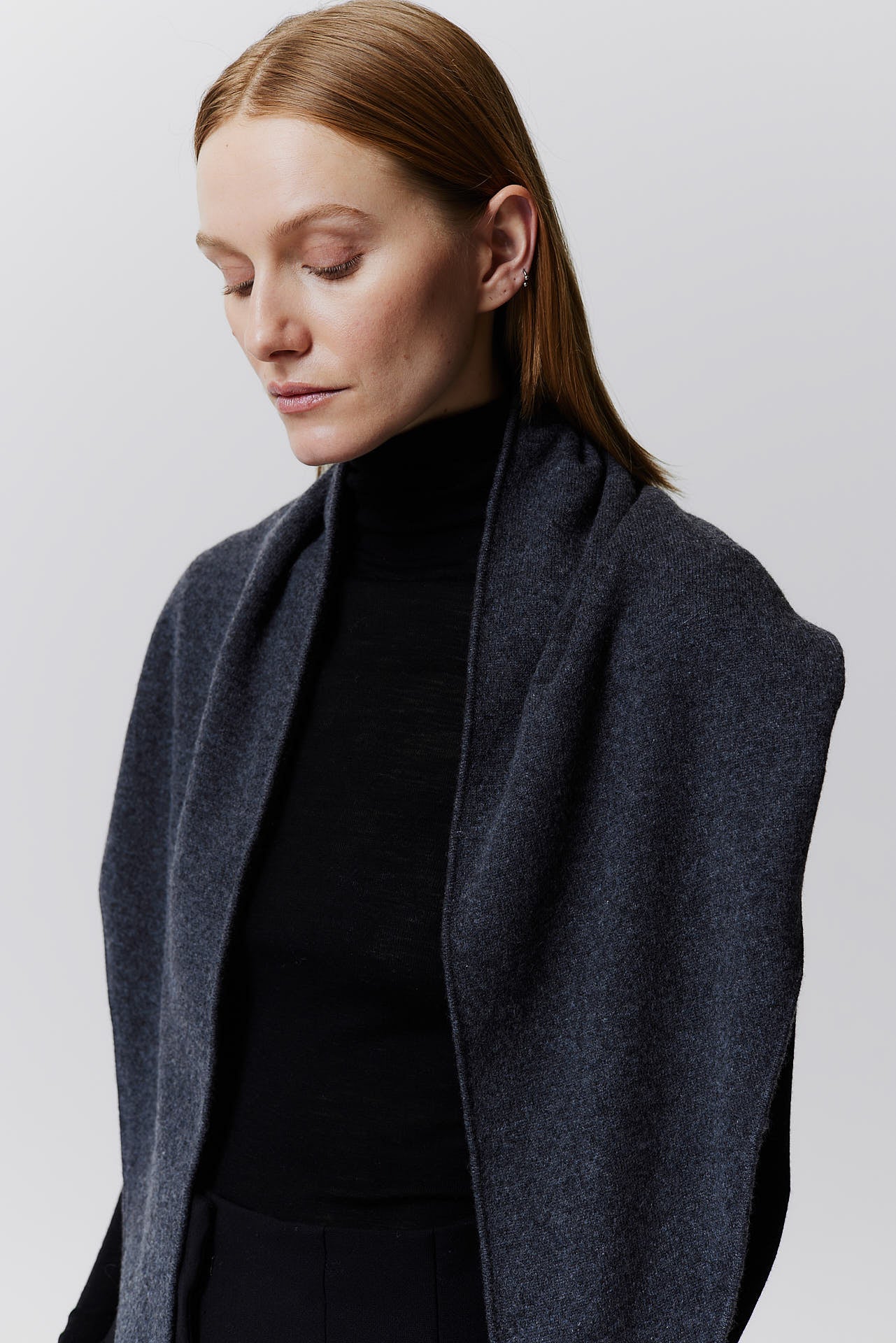 Cashmere Triangle Fine Knit Graphite