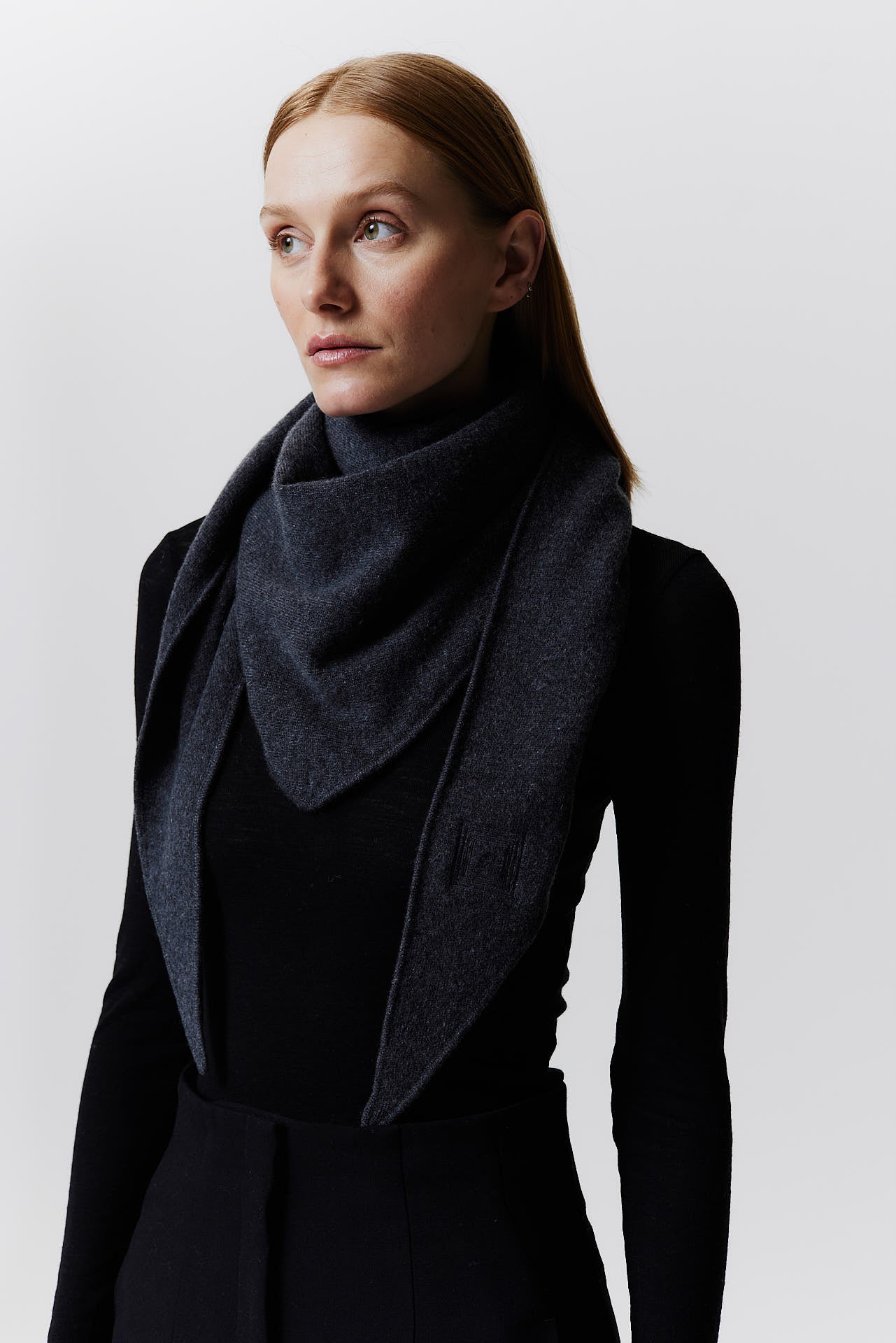 Cashmere Triangle Fine Knit Graphite