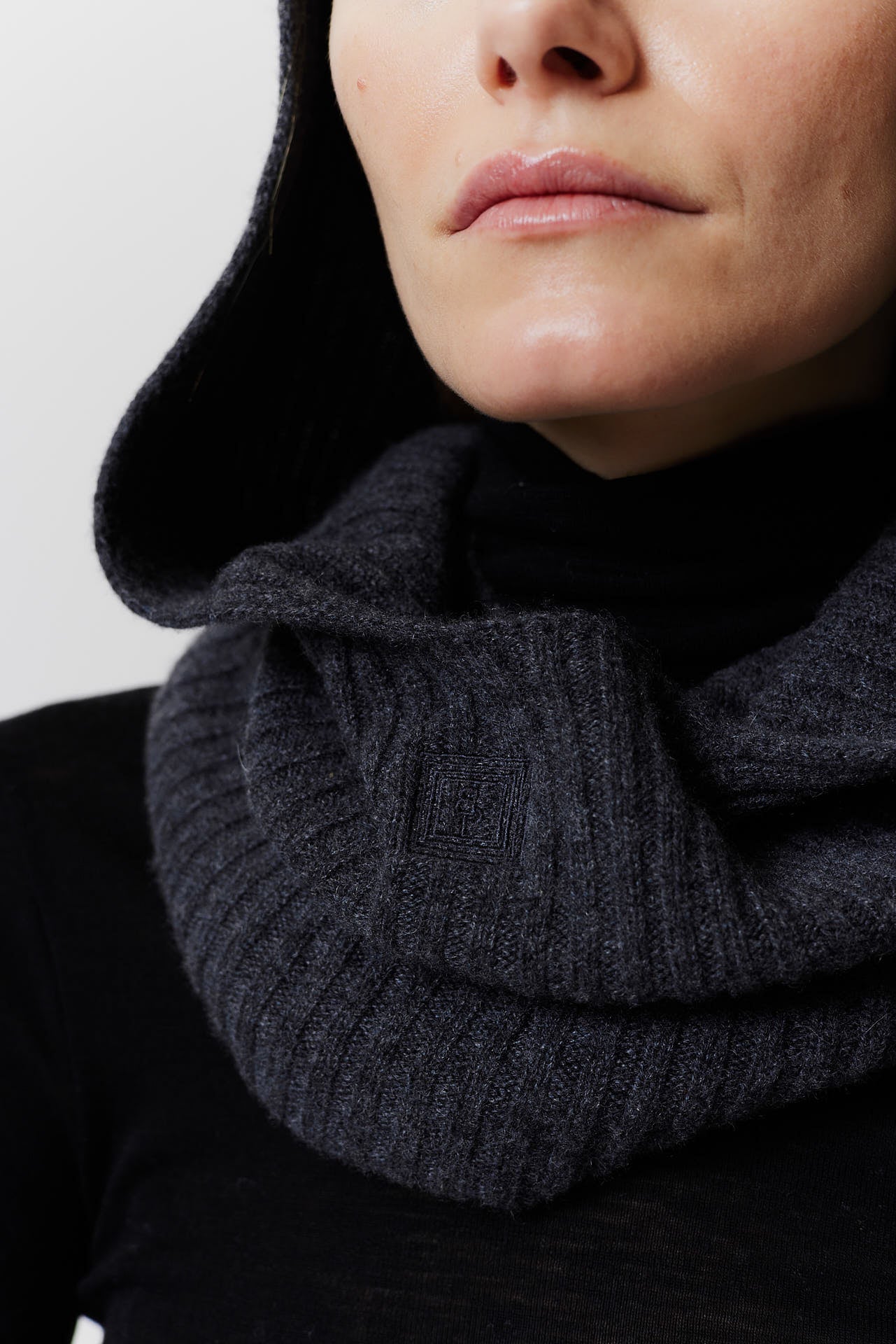 Cashmere Hood Rib Knit Graphite