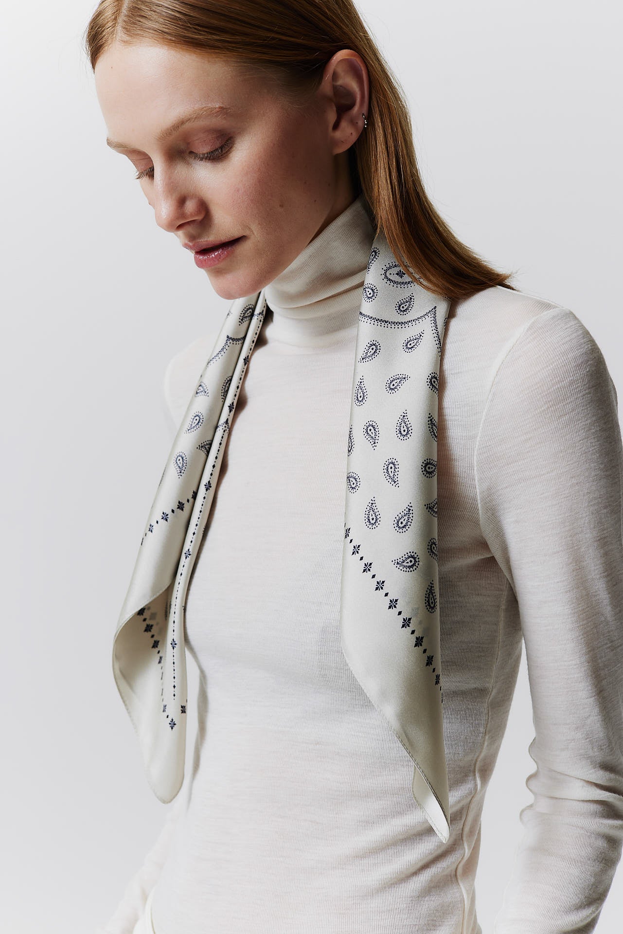 Silk Scarf Paisley 70 Off-White