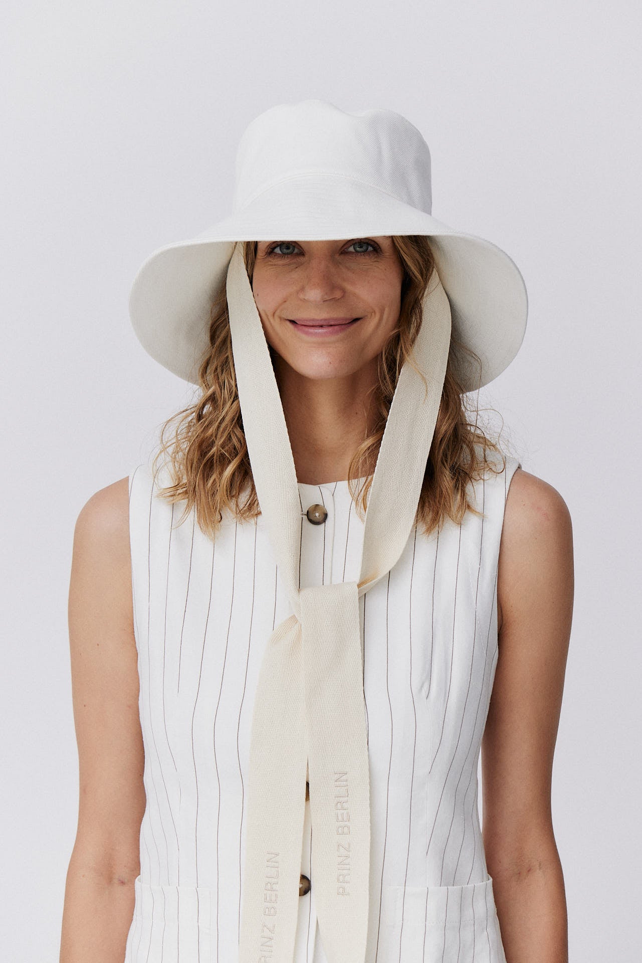 Cotton Bucket Hat Long Brim Weiß