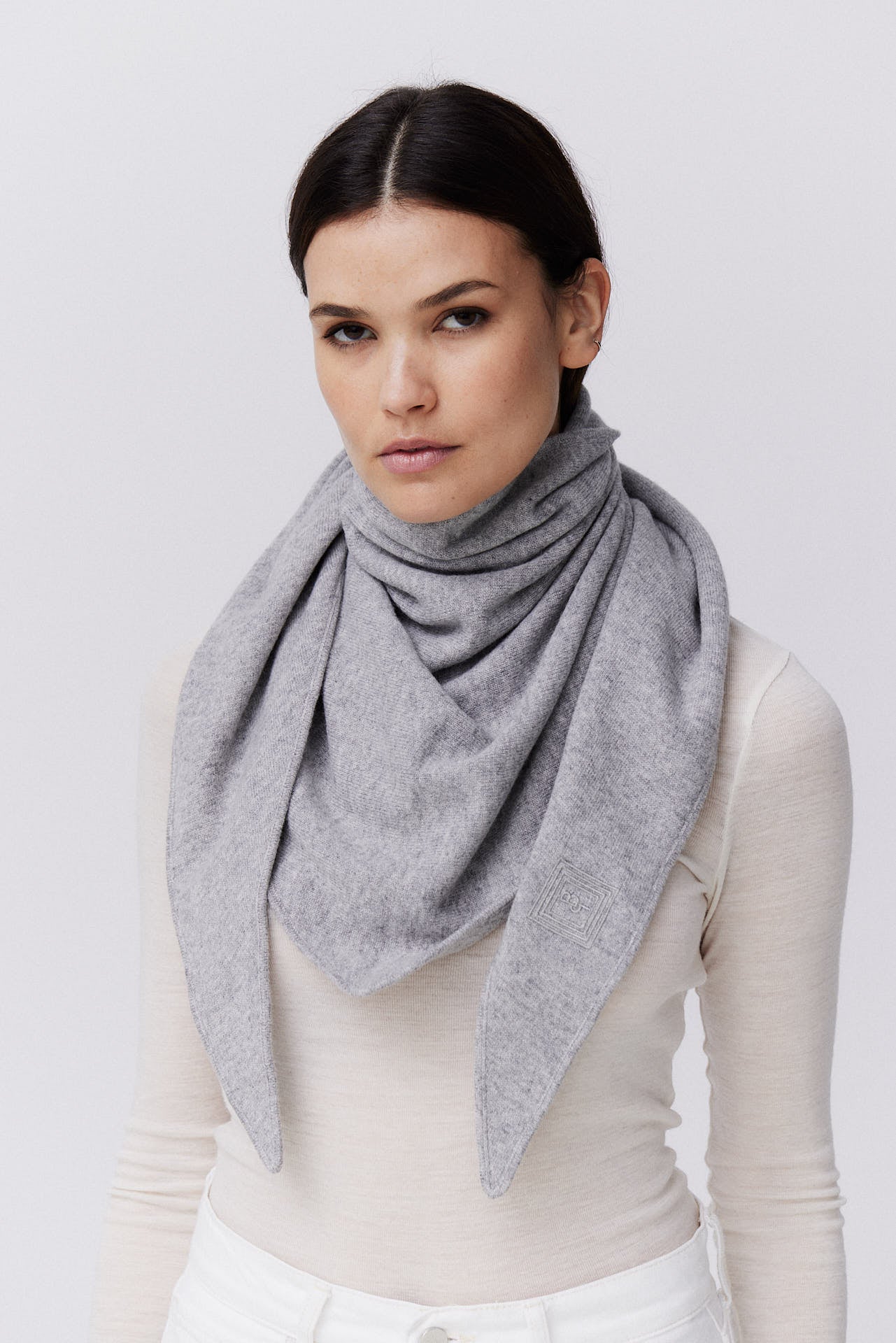 Cashmere Triangle Fine Knit Light Grey